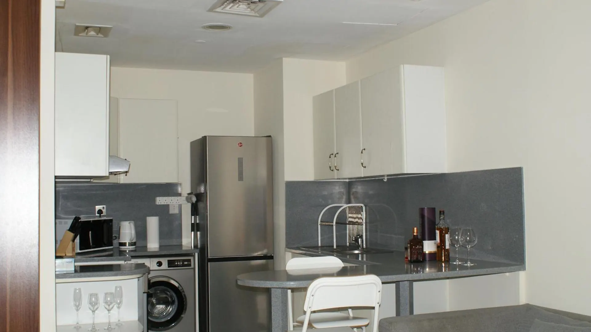 Studio Apartment - Cozy, Very Accessible And So Near To Train Station دبي