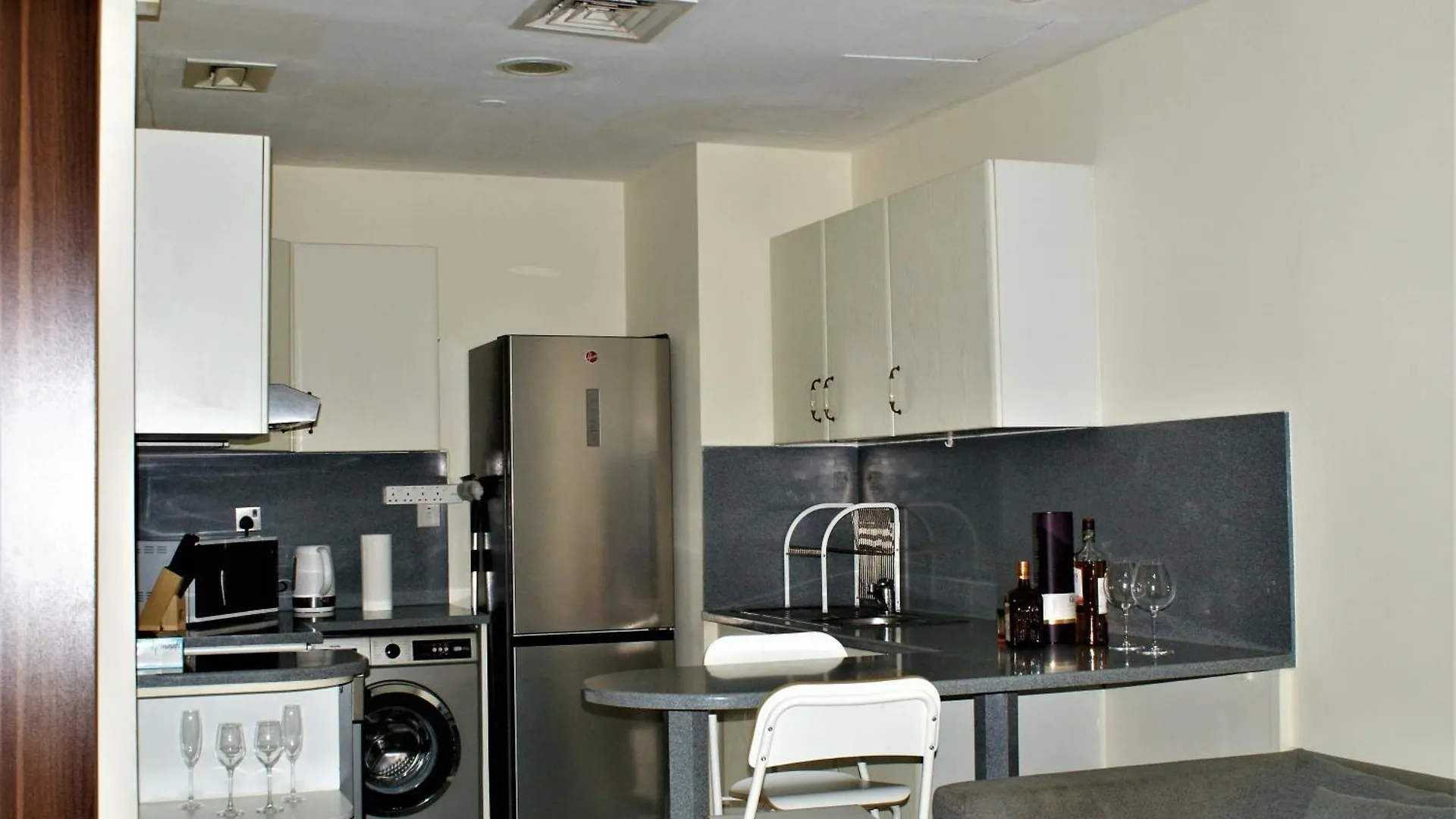 Studio Apartment - Cozy, Very Accessible And So Near To Train Station Dubai