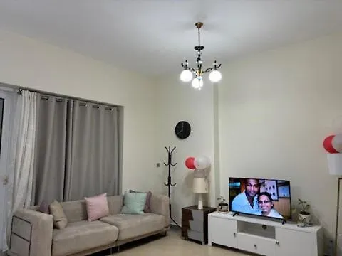 Studio Apartment - Cozy, Very Accessible And So Near To Train Station Dubai 0*,  Vereinigte Arabische Emirate